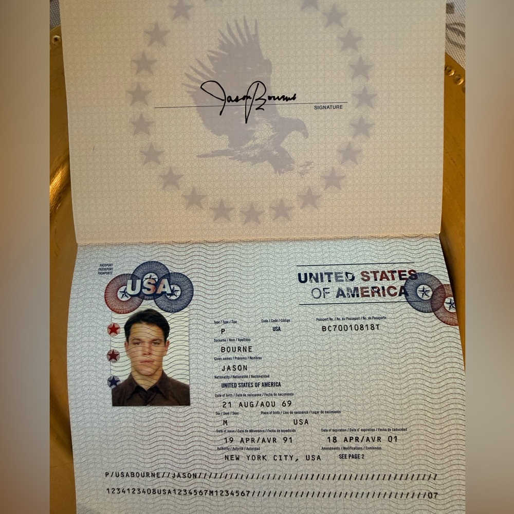 Jason Bourne Collection Silver Box Set - Picture 4 of 9